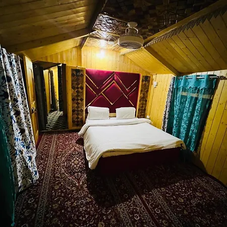Houseboat Young Snow View Front Line Dal Lake Srinagar (Jammu and Kashmir) Room photo
