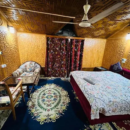 Houseboat Young Snow View Front Line Dal Lake Srinagar (Jammu and Kashmir) Exterior photo