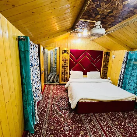 Houseboat Young Snow View Front Line Dal Lake Srinagar (Jammu and Kashmir) Room photo