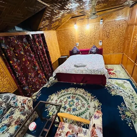Houseboat Young Snow View Front Line Dal Lake Srinagar (Jammu and Kashmir) Room photo