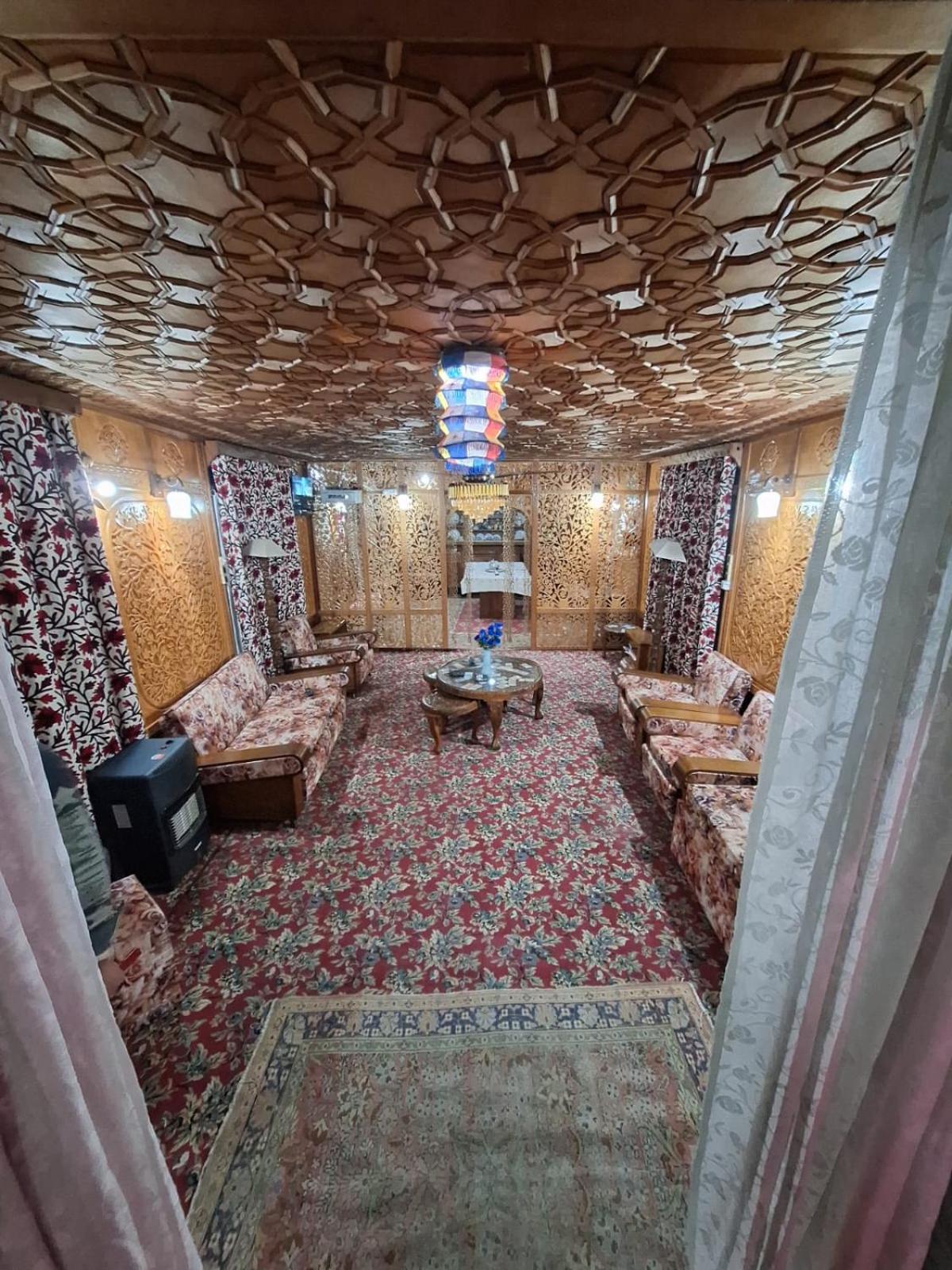 Houseboat Young Snow View Front Line Dal 3* Srinagar (Jammu and Kashmir)