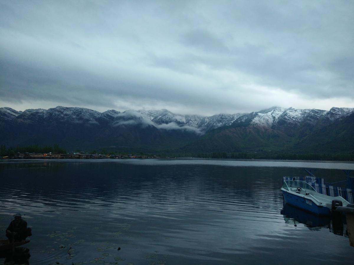 Houseboat Young Snow View Front Line Dal 3* Srinagar (Jammu and Kashmir)